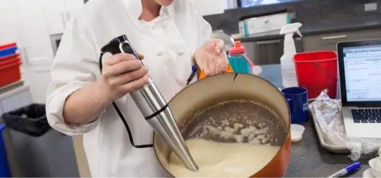 How to Use a Hand Blender