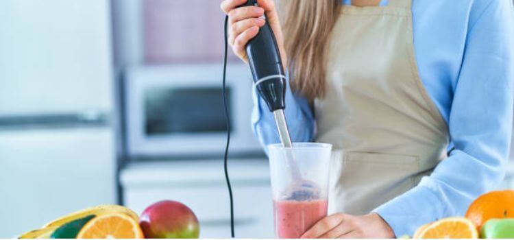 How to Use a Hand Blender